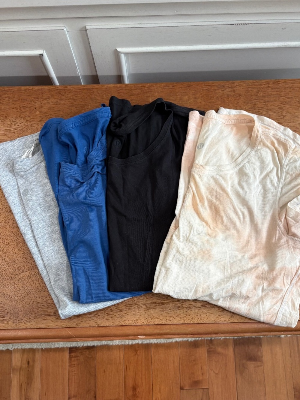 Lululemon Bundle of 4 women’s curved hem tees